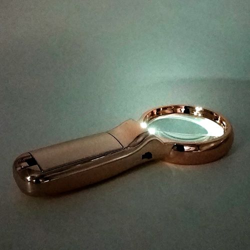 Lupa C/ Luz 70mm em Plástico BCT7 Comércio